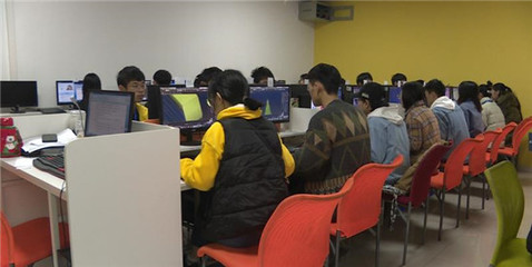 重慶足下軟件學(xué)院成功承辦“巴渝工匠”杯首屆重慶市互聯(lián)網(wǎng)信息技術(shù)職業(yè)技能競賽，為重慶軟件開發(fā)人才搭建高水準(zhǔn)競技舞臺